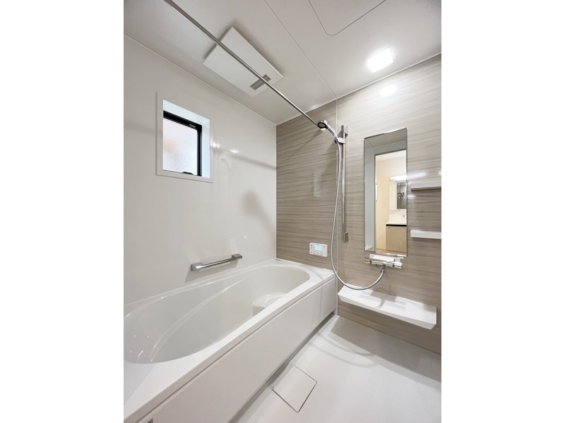 3号地　浴室はホーロークリーンパネルなので普段のお手入れは入浴後にシャワーとスポンジで洗い流すだけ！ 浴室乾燥機付きで雨の日でも安心です！